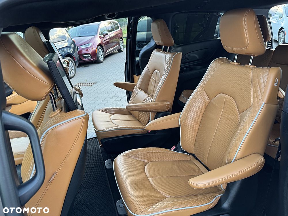 Chrysler Pacifica - 17