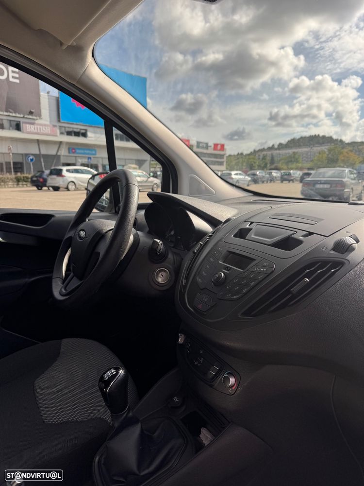 Ford Transit Courier - 13