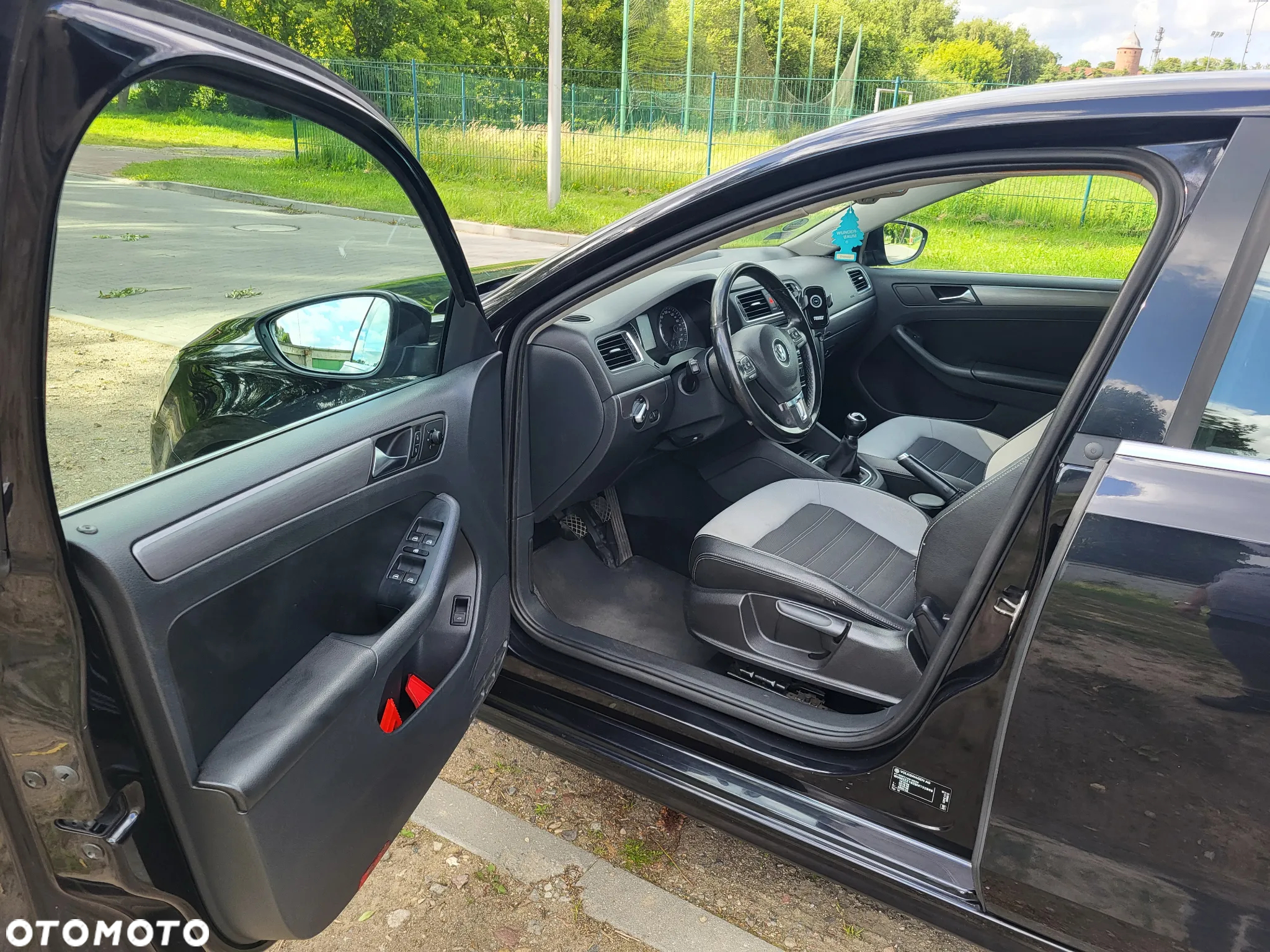 Volkswagen Jetta 1.6 TDI Highline - 9
