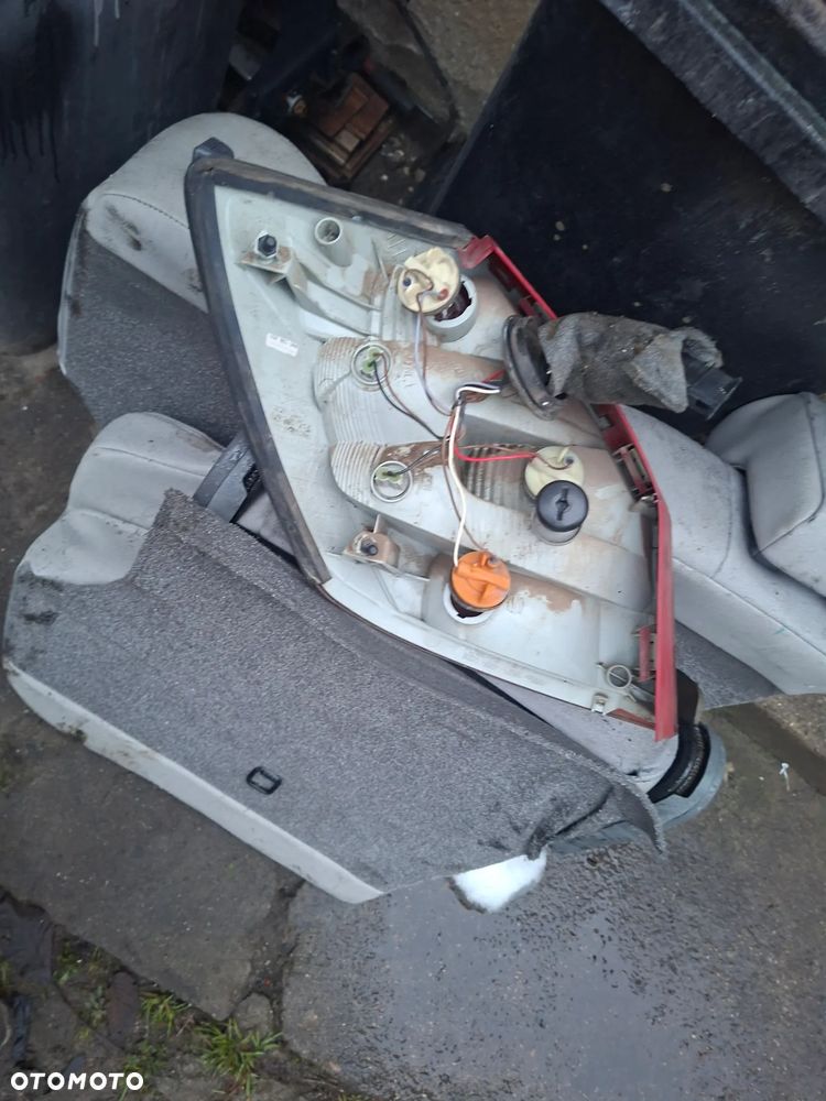 skoda fabia II lampa tył org  prawa euro poznan - 3