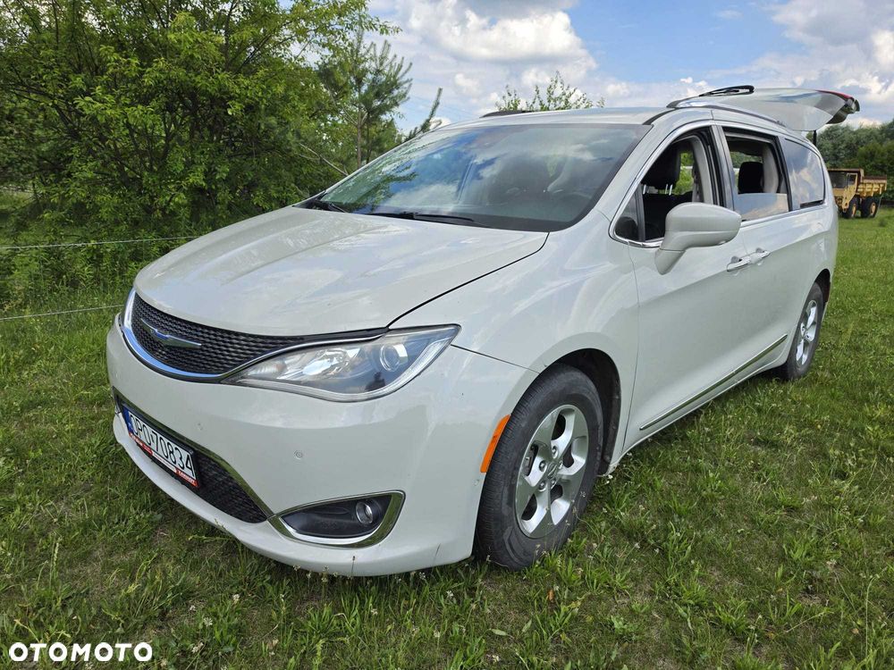 Chrysler Pacifica - 4
