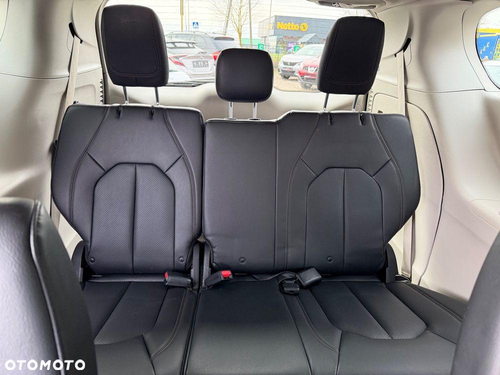 Chrysler Pacifica - 13