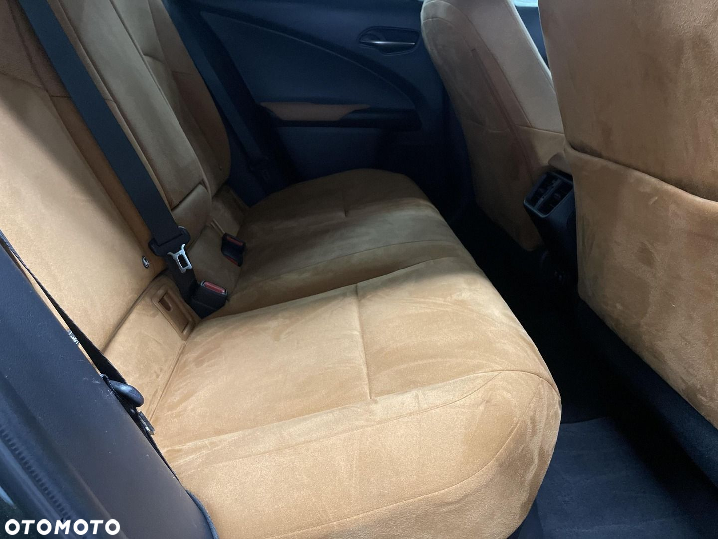 Lexus UX - 15