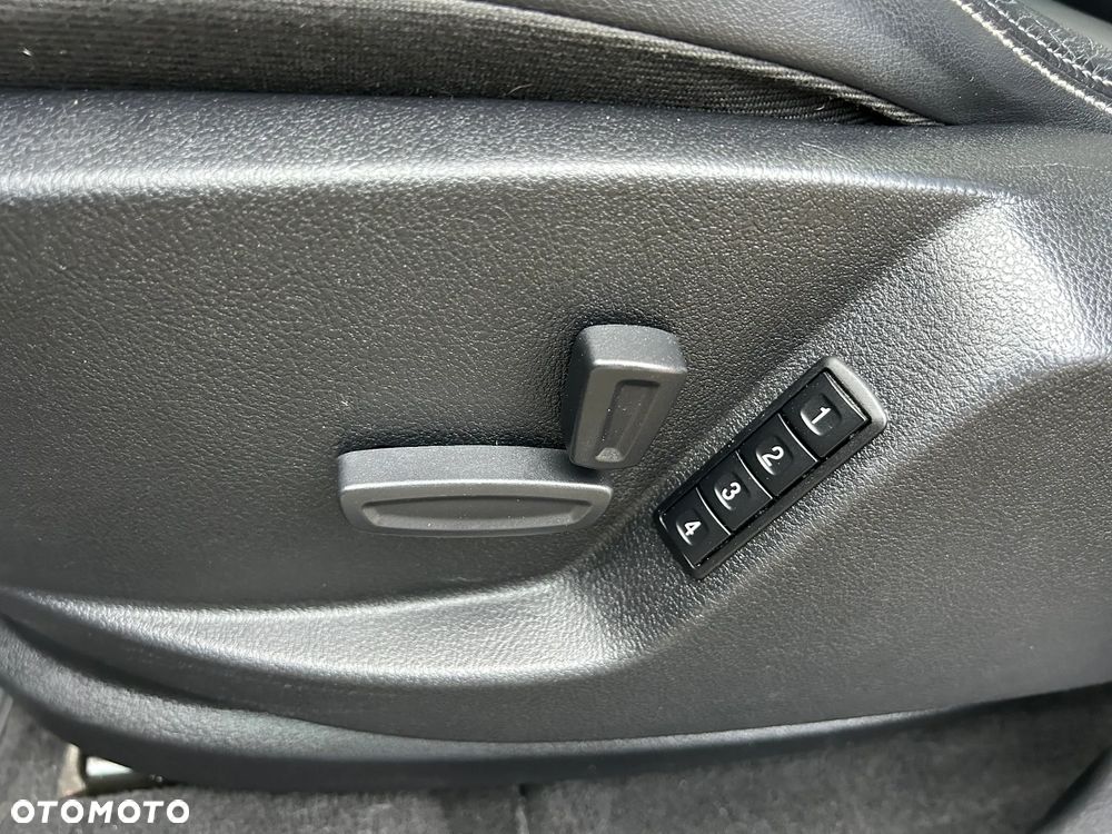 Ford S-Max 2.0 TDCi DPF Titanium X - 31