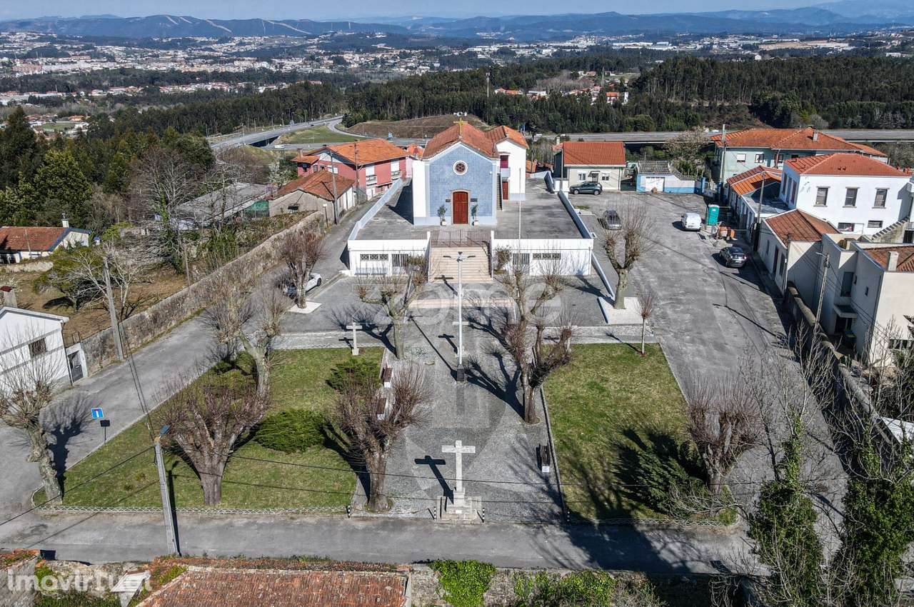 Terreno rústico, com capacidade construtiva em Pedroso - Grande imagem: 4/15