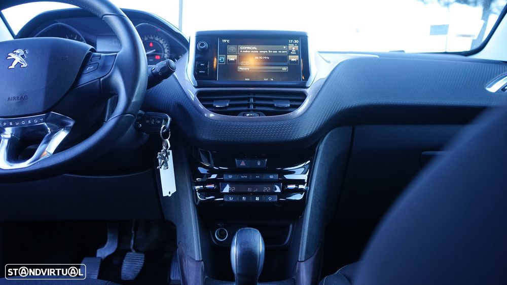 Peugeot 2008 1.2 PureTech Style - 15