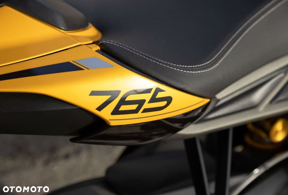 Triumph Street Triple - 10