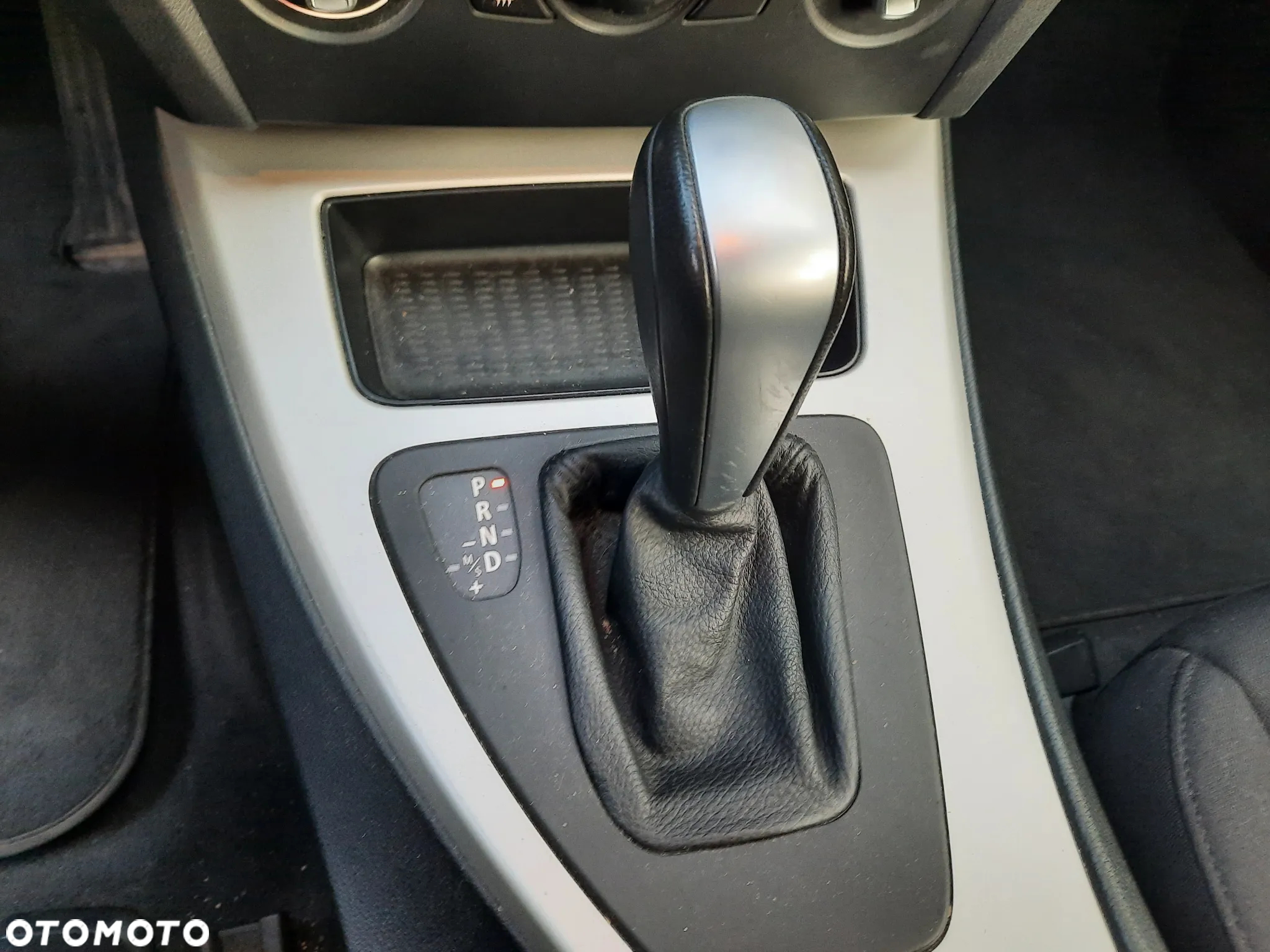 BMW Seria 3 318d DPF Touring - 16