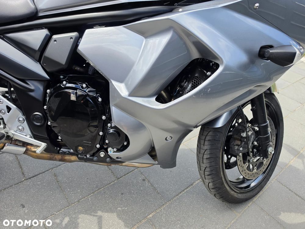 Suzuki GSX - 17
