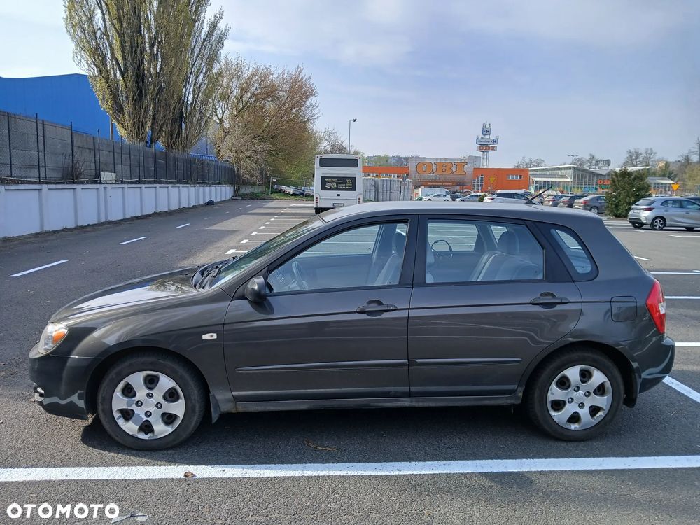 Kia Cerato 1.6 LX - 2