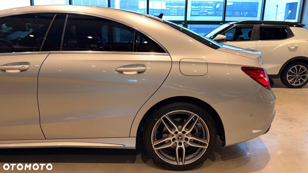 Mercedes-Benz CLA 220 4-Matic AMG Line - 6