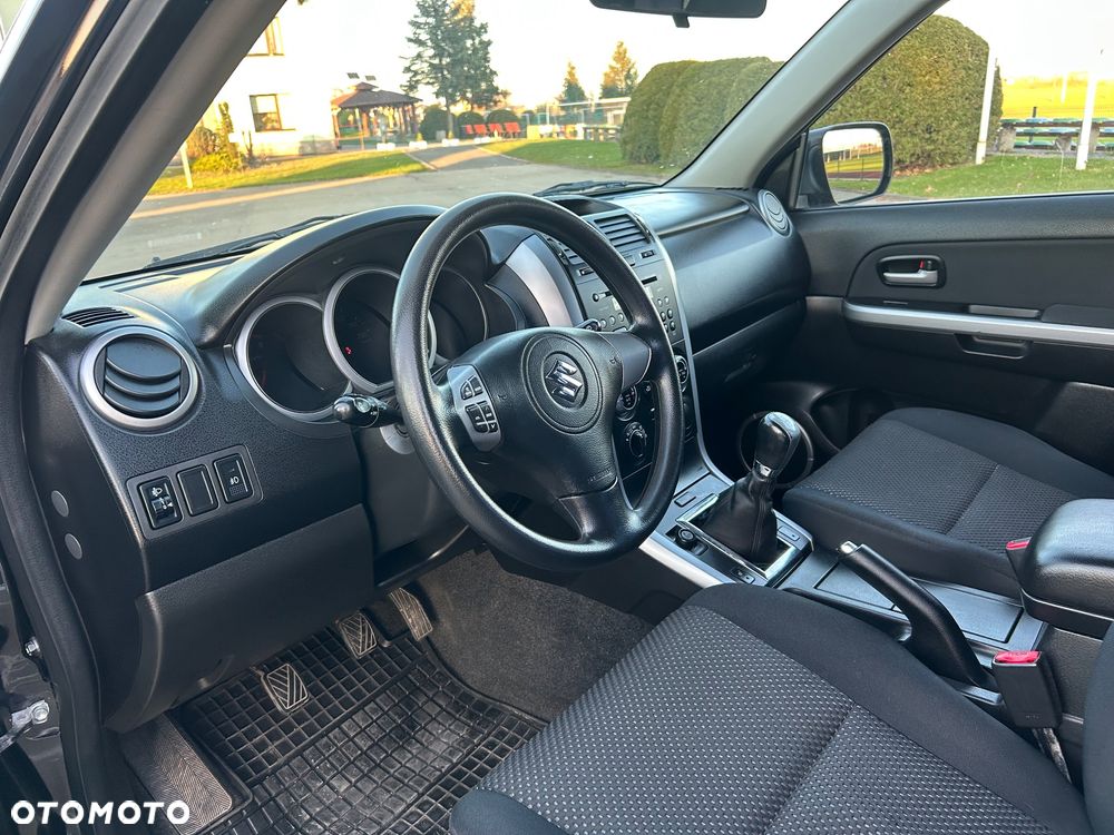 Suzuki Grand Vitara 2.0 - 7