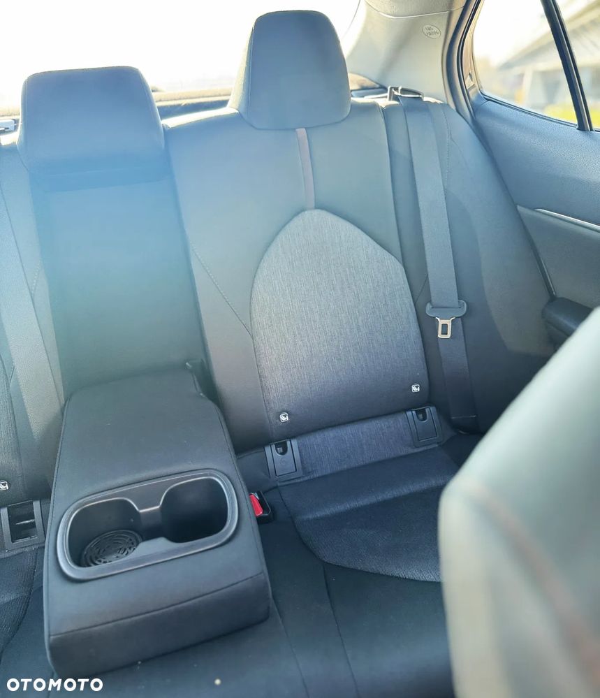 Toyota Camry 2.5 Hybrid Comfort CVT - 27