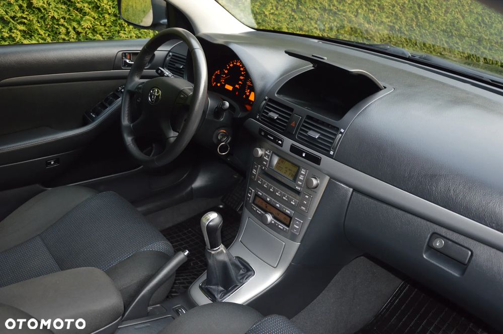 Toyota Avensis 1.8 VVT-i Sol - 21