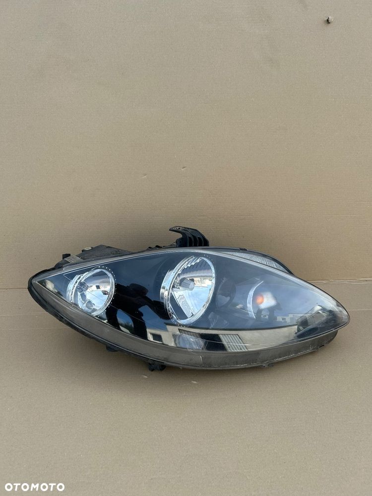 Lampa prawa Seat Altea Valeo 5P1941006D