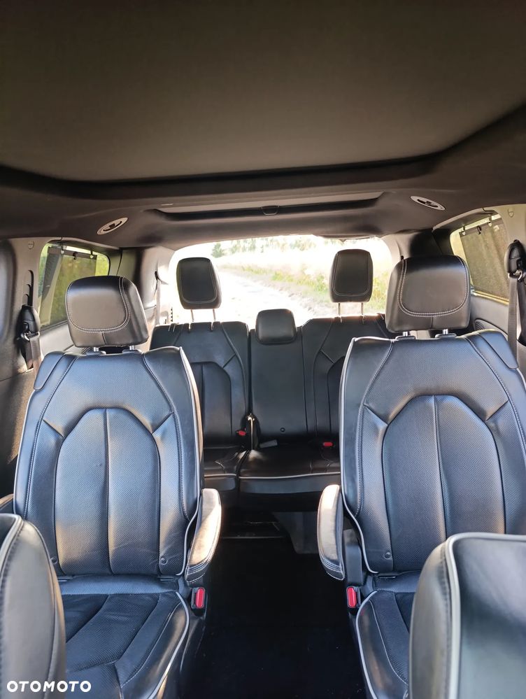 Chrysler Pacifica - 32