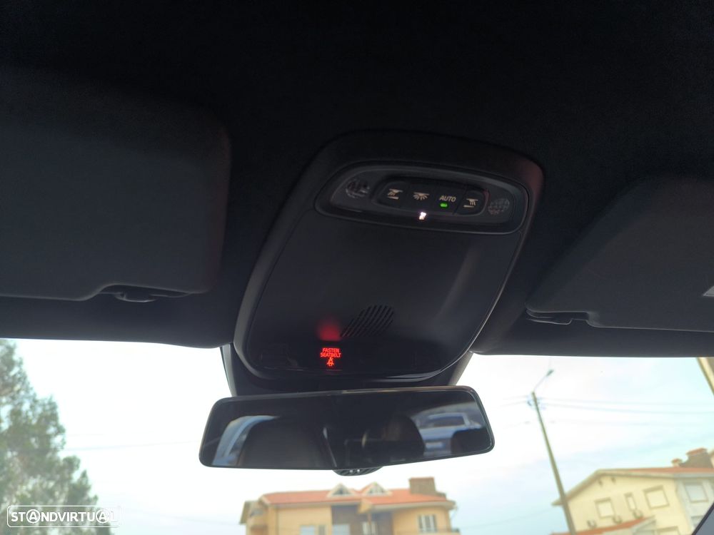 Volvo V40 1.6 D2 R-Design - 38