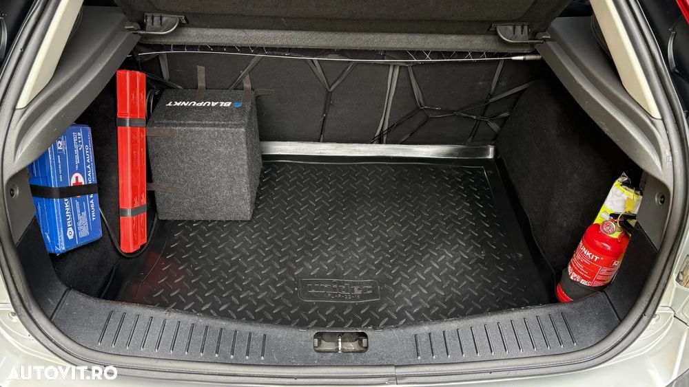 Ford Focus 1.6i Trend - 19