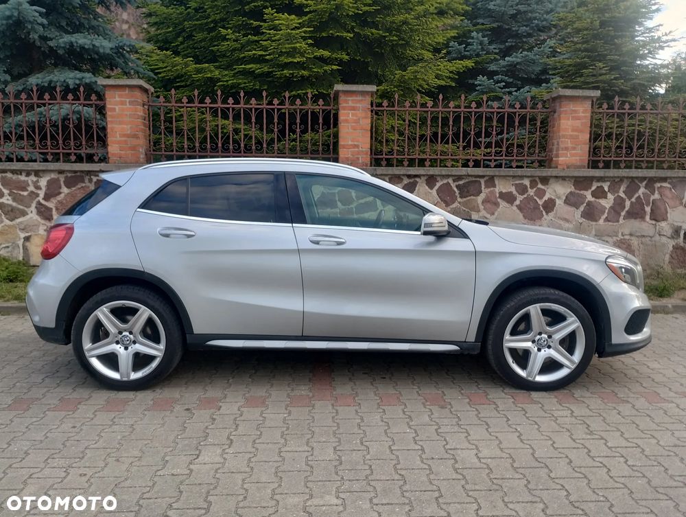 Mercedes-Benz GLA 250 4-Matic AMG Line - 12