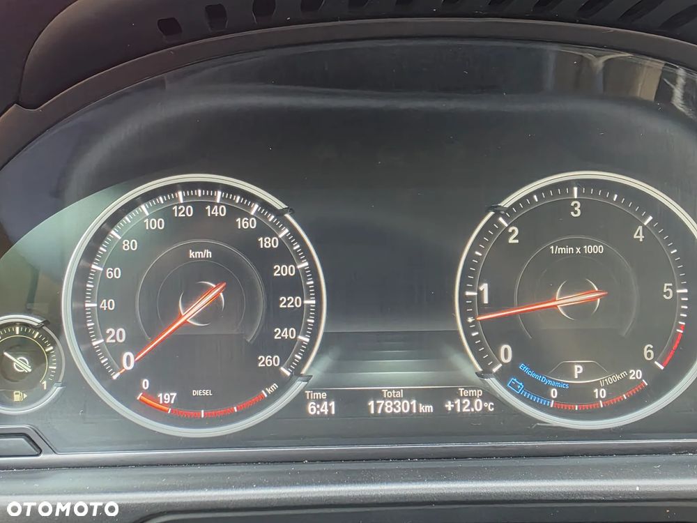 BMW Seria 5 530d xDrive - 11