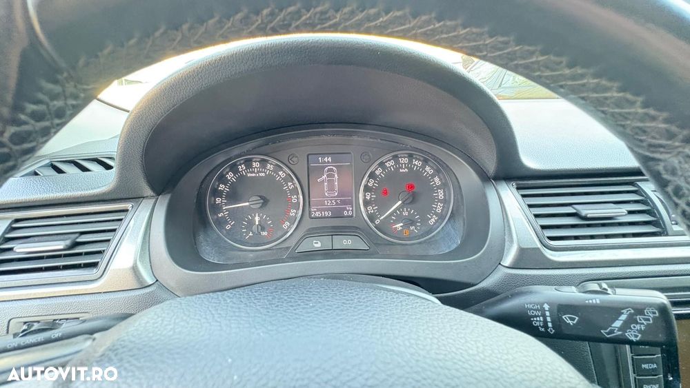 Skoda RAPID 1.6 TDI Active - 8