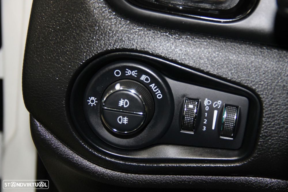 Jeep Renegade - 16