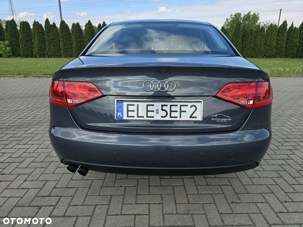 Audi A4 Limousine - 11