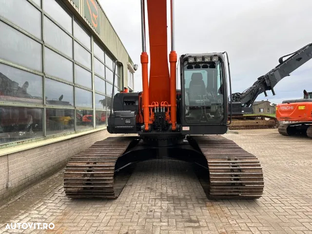 Hitachi ZX250LC-5B Long Reach 17 M - 18