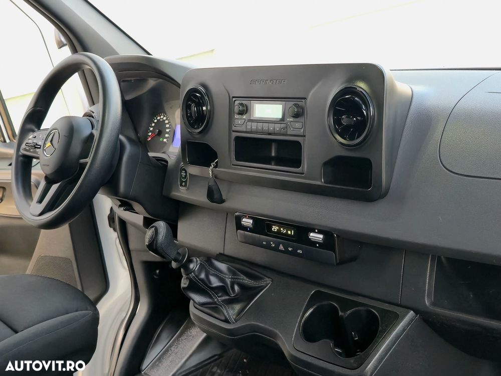 Mercedes-Benz Sprinter - 14