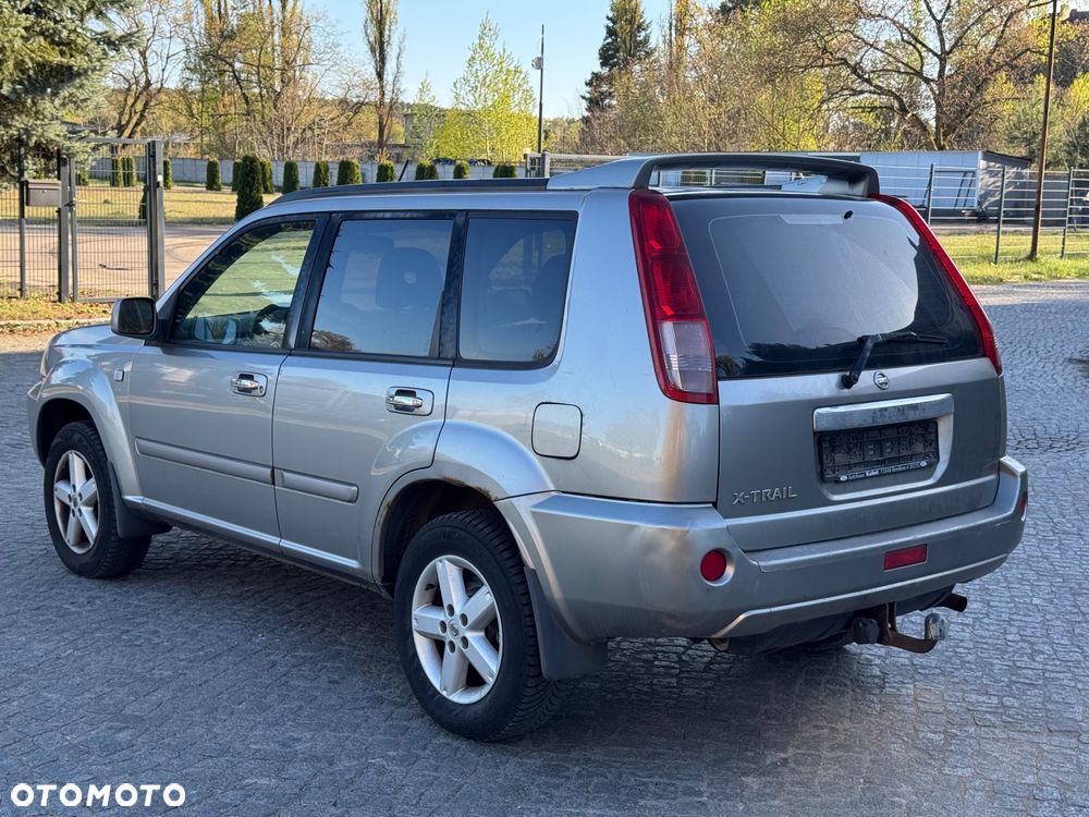 Nissan X-Trail 2.5 4x4 Elegance - 4