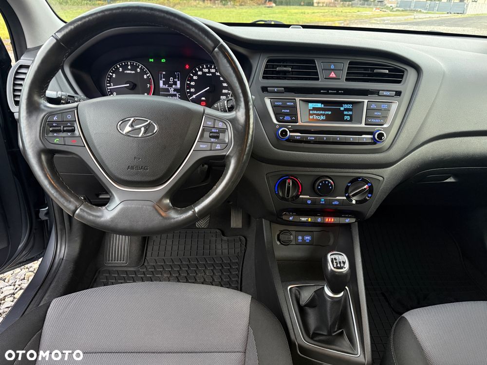 Hyundai i20 blue 1.2 Trend - 16