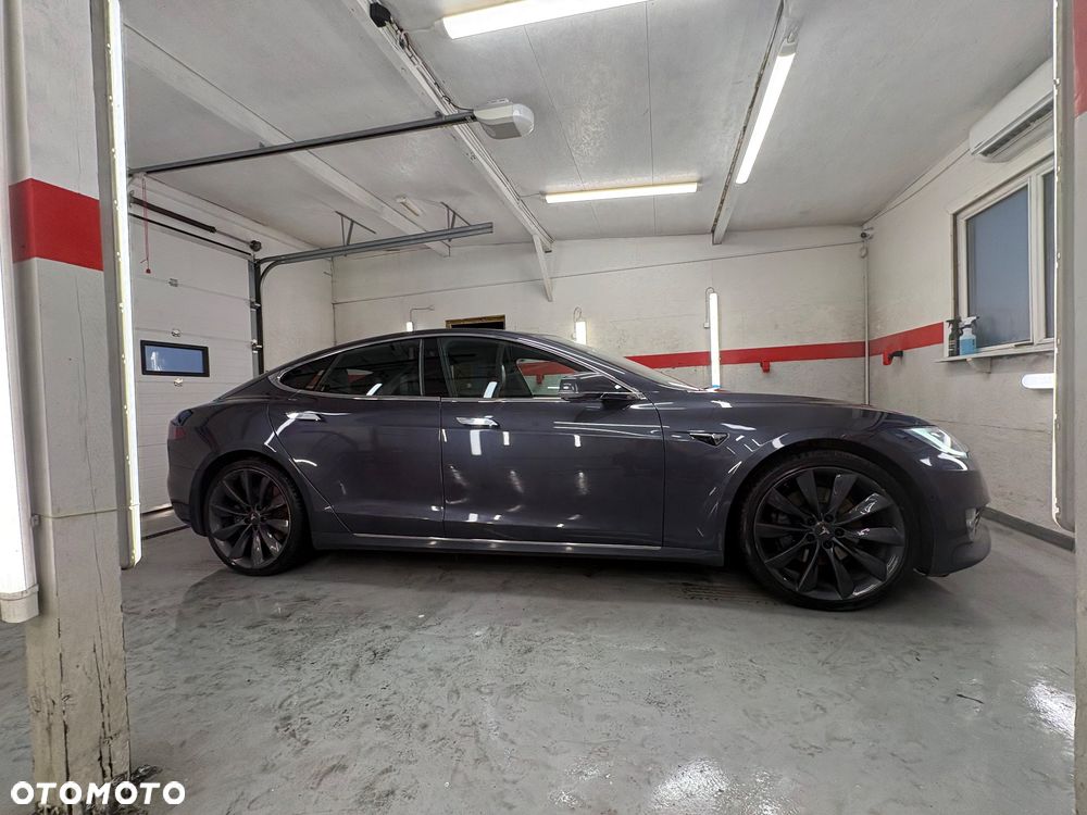 Tesla Model S - 2