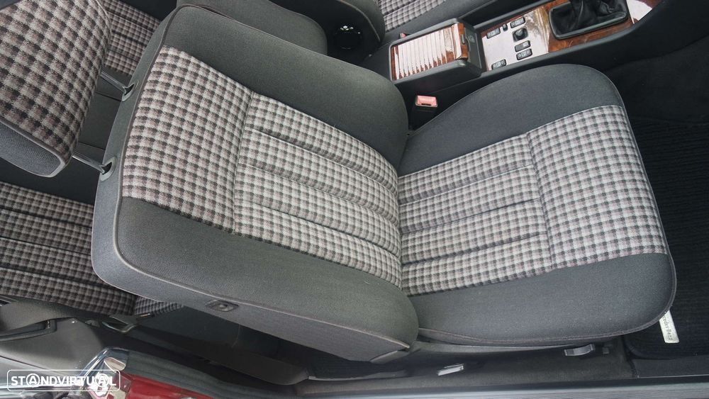 Mercedes-Benz E 200 - 33