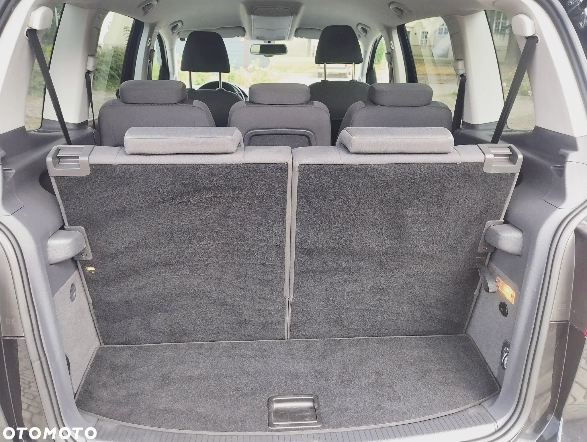 Volkswagen Touran 2.0 TDI DPF DSG Highline - 20