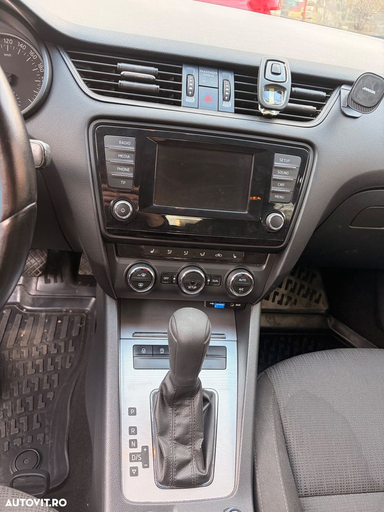 Skoda Octavia 2.0 TDI ELEGANCE DSG - 13