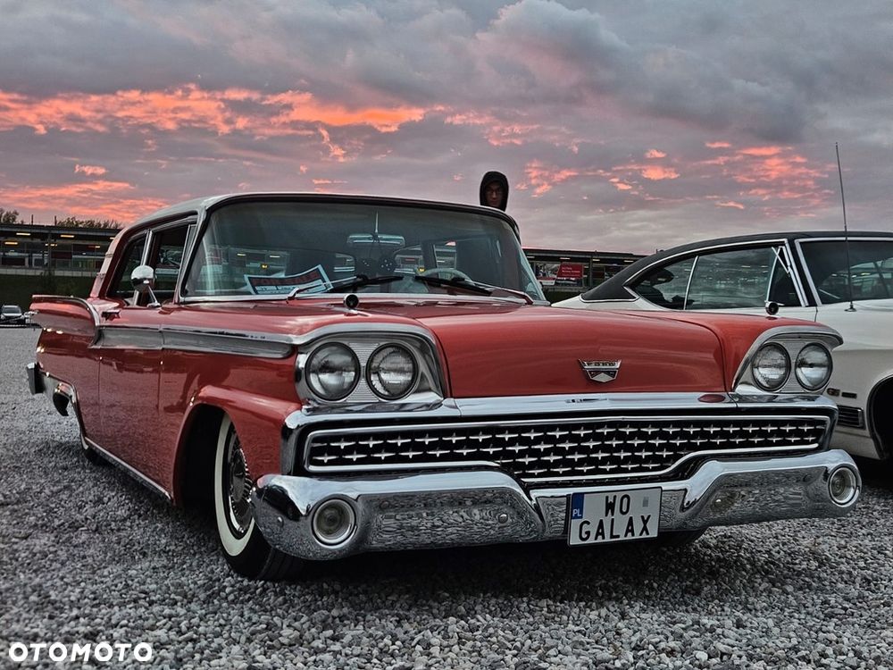 Ford Fairlane - 33