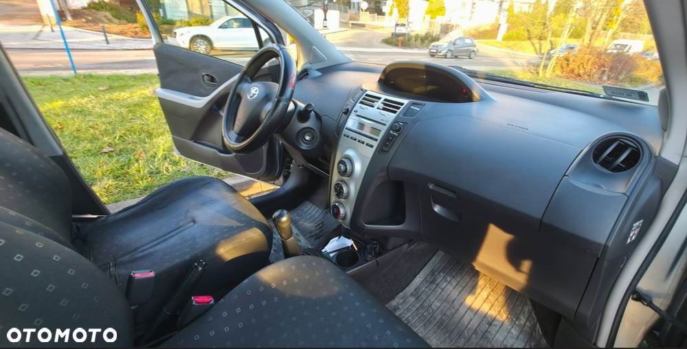 Toyota Yaris - 16