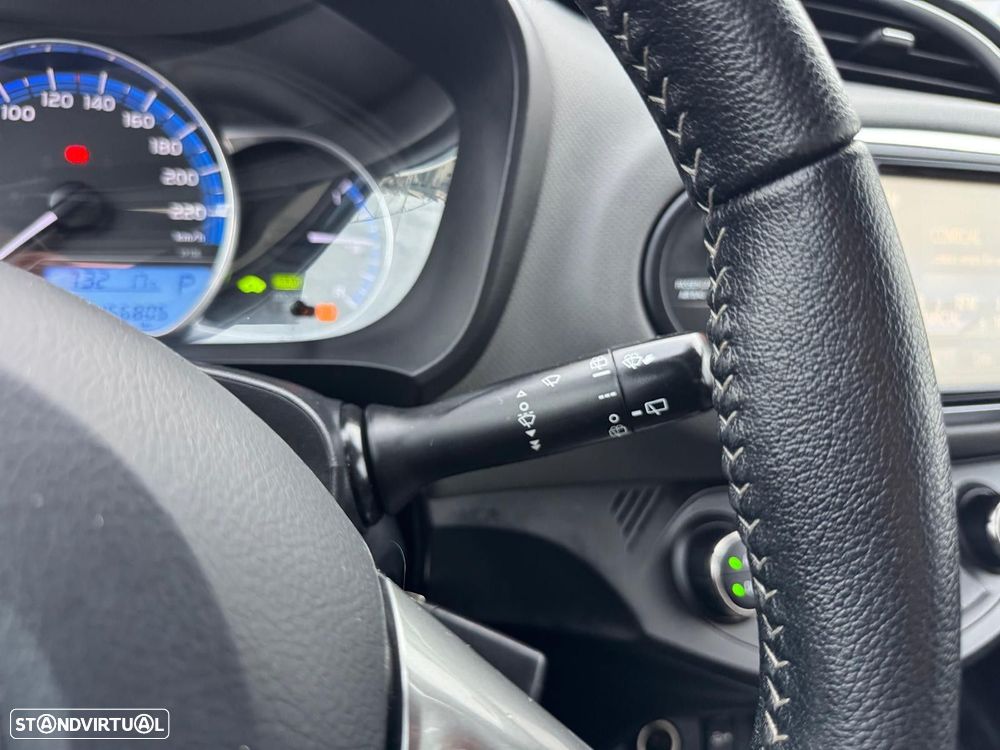 Toyota Yaris 1.5 HSD Comfort+Navi - 26