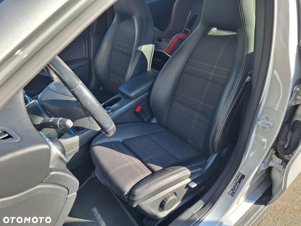 Mercedes-Benz GLA 200 d - 16