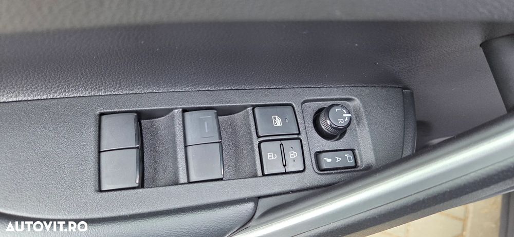 Toyota Corolla Cross - 19