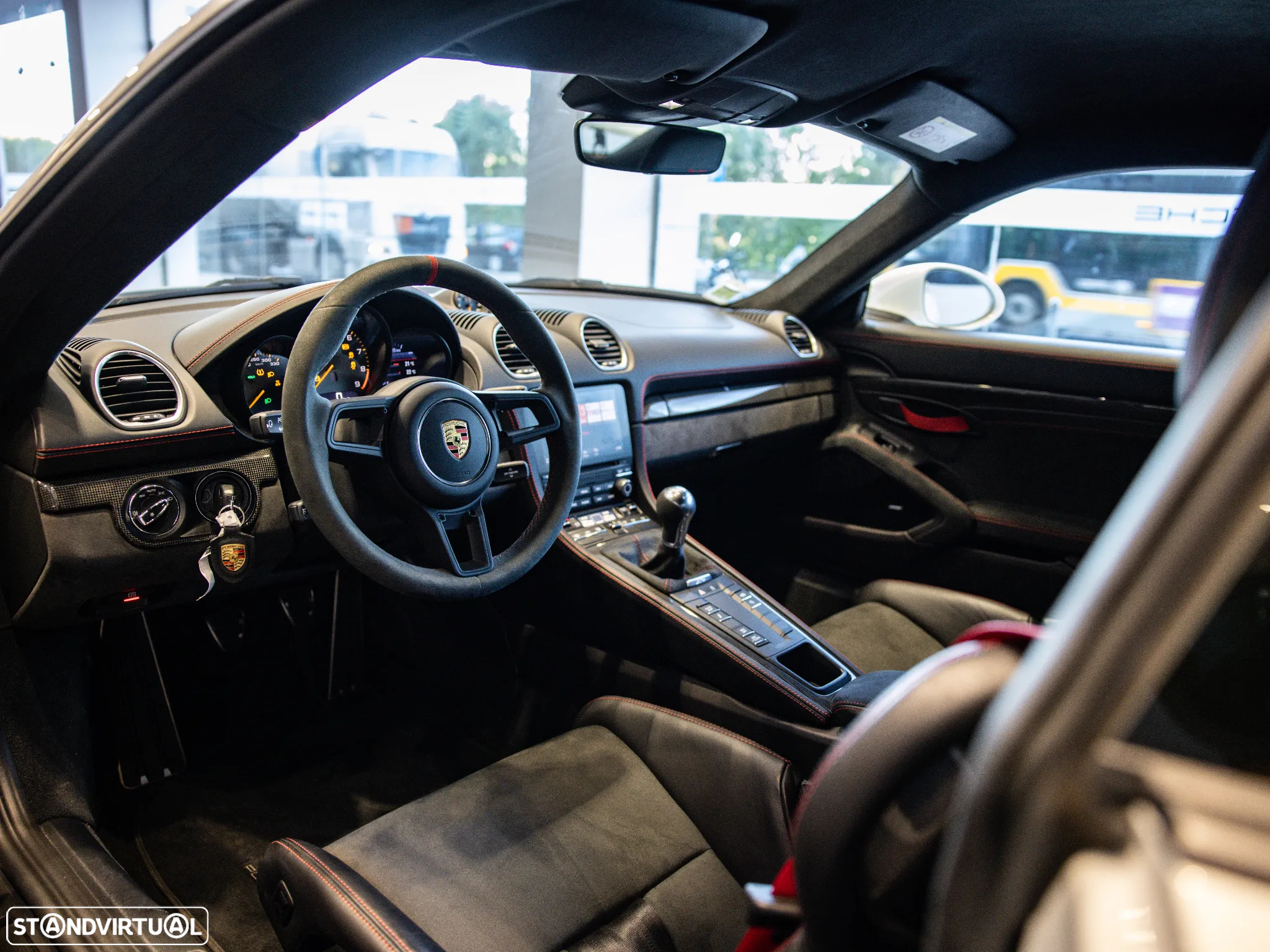 Porsche 718 Cayman GT4 - 29