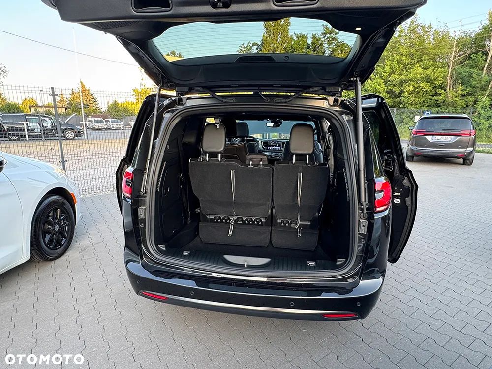 Chrysler Pacifica - 17