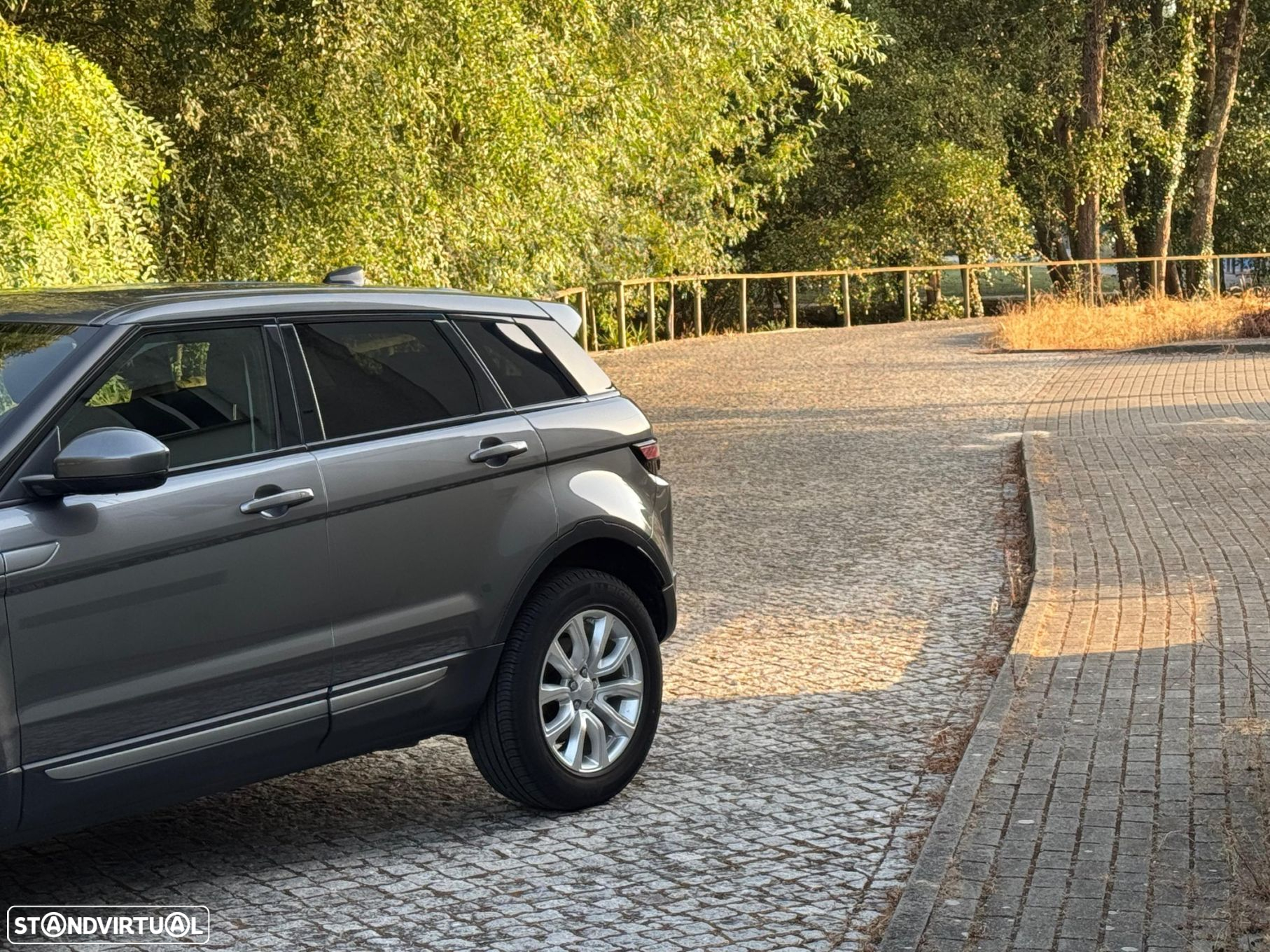 Land Rover Range Rover Evoque 2.0 TD4 Pure - 4