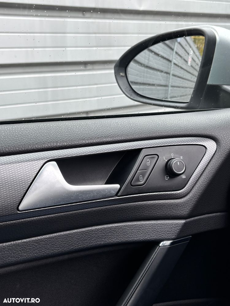 Volkswagen Golf - 10