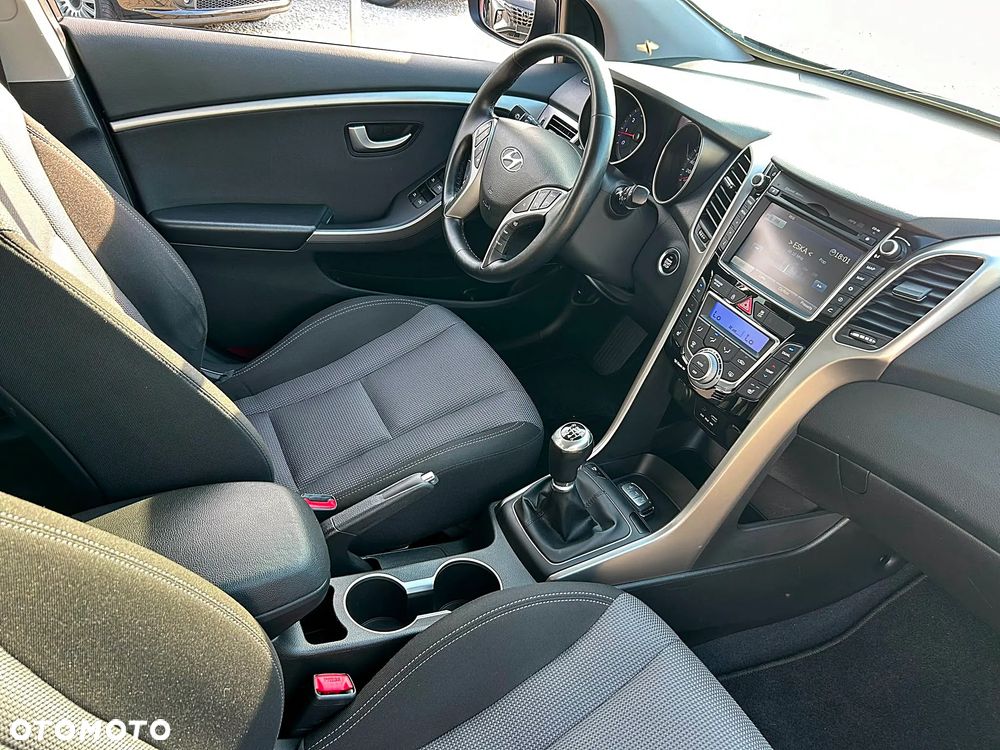 Hyundai i30 1.4 Comfort EU5 - 6