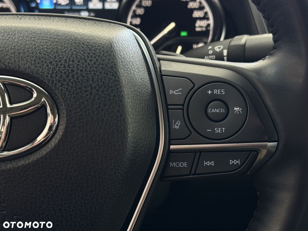 Toyota Camry 2.5 Hybrid Executive CVT - 23