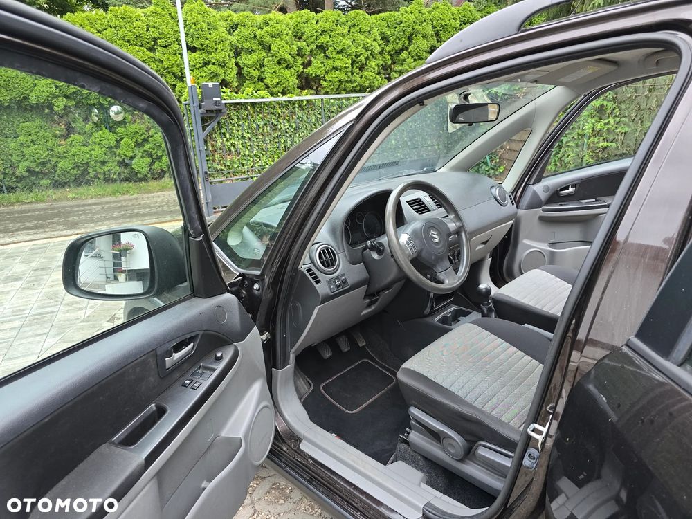 Suzuki SX4 1.6 Comfort Plus - 8