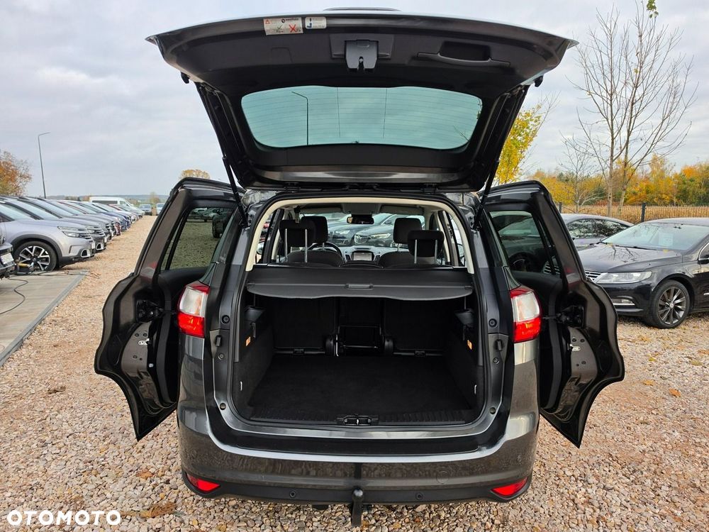 Ford Grand C-MAX - 40