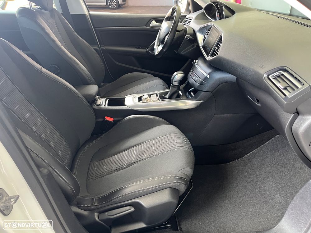 Peugeot 308 PureTech 130 GPF EAT8 Stop & Start Allure Pack - 25