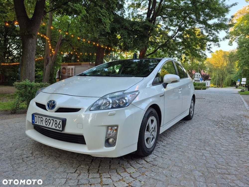 Toyota Prius (Hybrid) Executive - 3